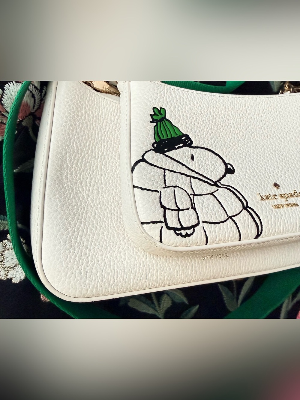 Kate Spade x Peanuts Snoopy Duet Small Crossbody Bag - Picture 5 of 13